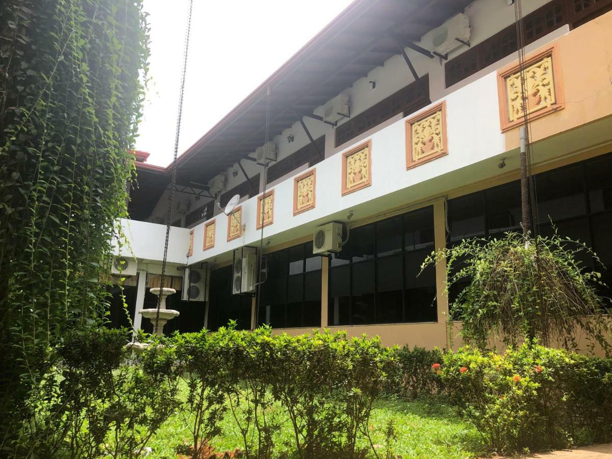 Grand Camellia Hotel Ambalantota Exterior foto